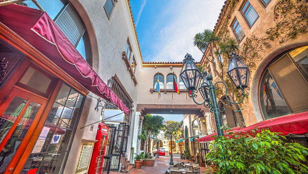 Outdoor shopping mall on State Street