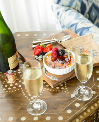 champagne and fruit welcome amenity